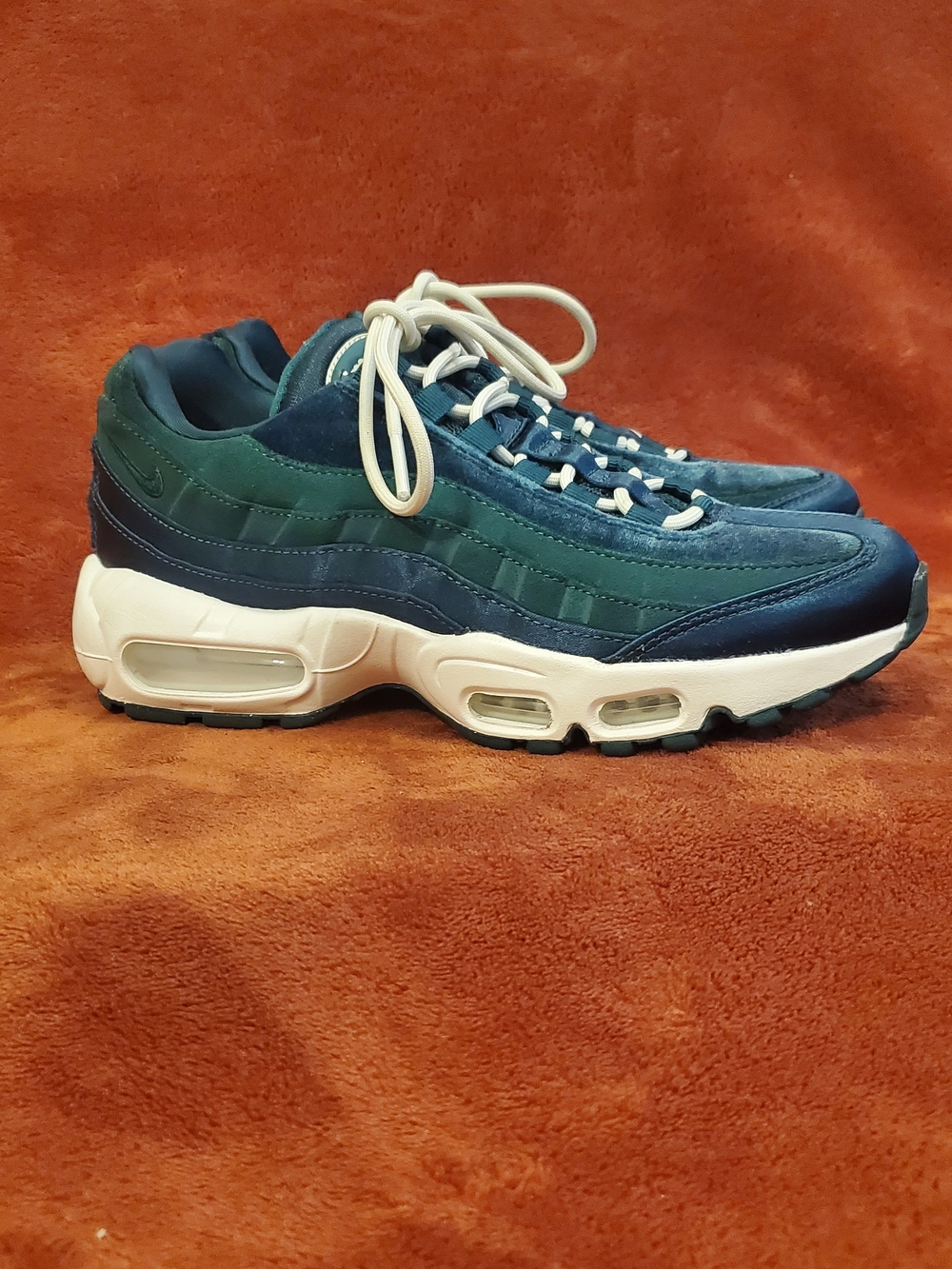Nike Air Max Women's Sneakers in Hunter Green